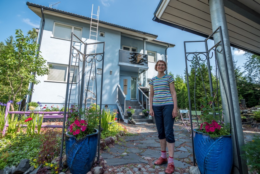Maalämpöön vaihtamisen jälkeen sähkölaskujensa summat ovat pienentyneet keskimäärin 200 eurolla kuukaudessa.